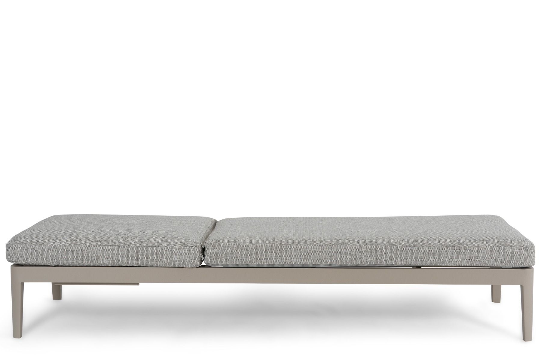 Lifestyle Mateo ligbed met kussen loft/sandy