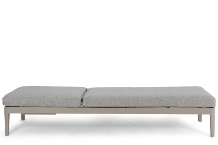 Lifestyle Mateo ligbed met kussen loft/sandy