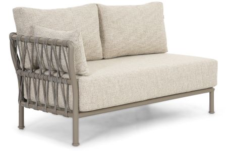 Santika Miyoura open bank rechts