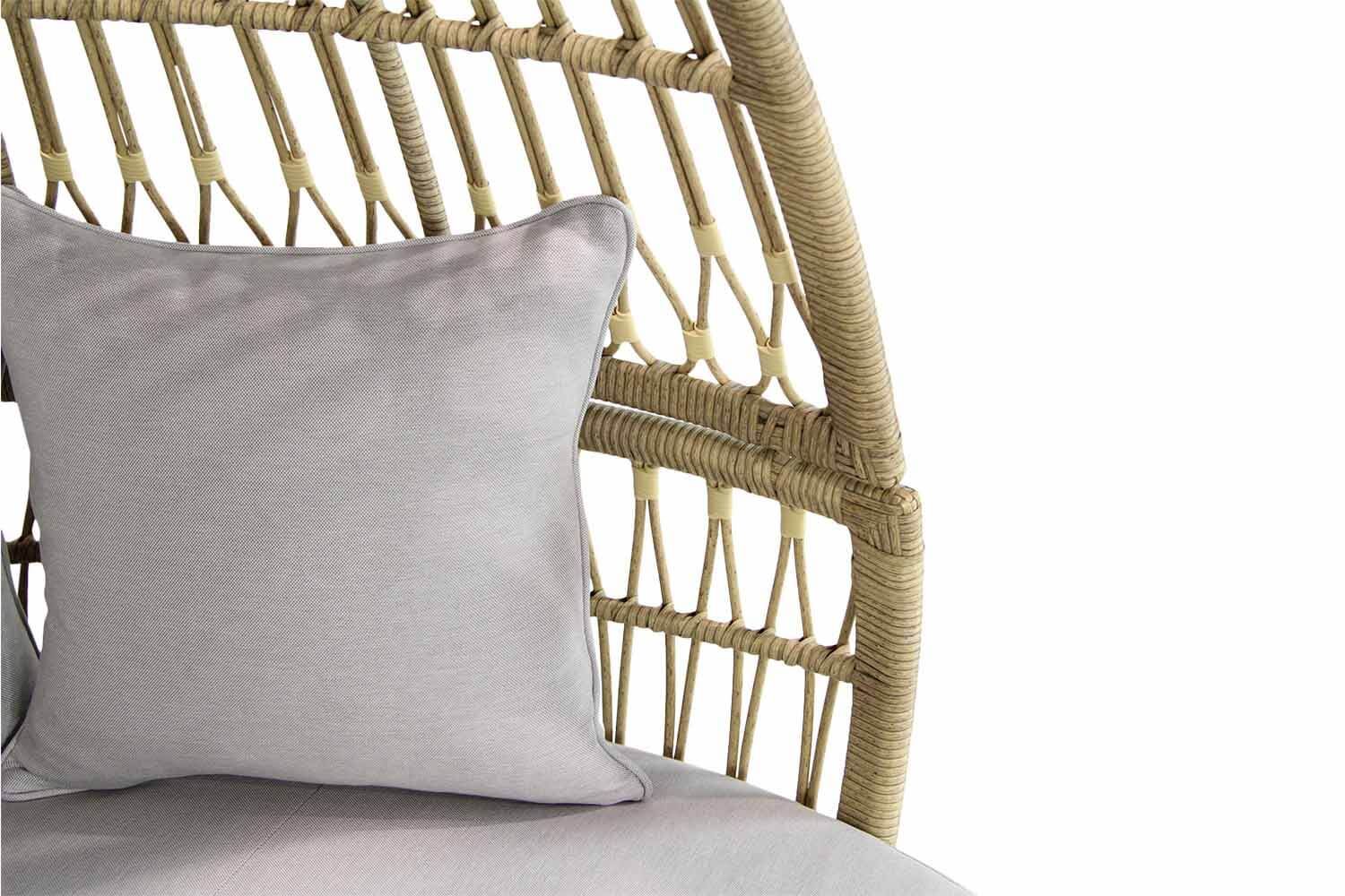 Coco Resort daybed thumbnail