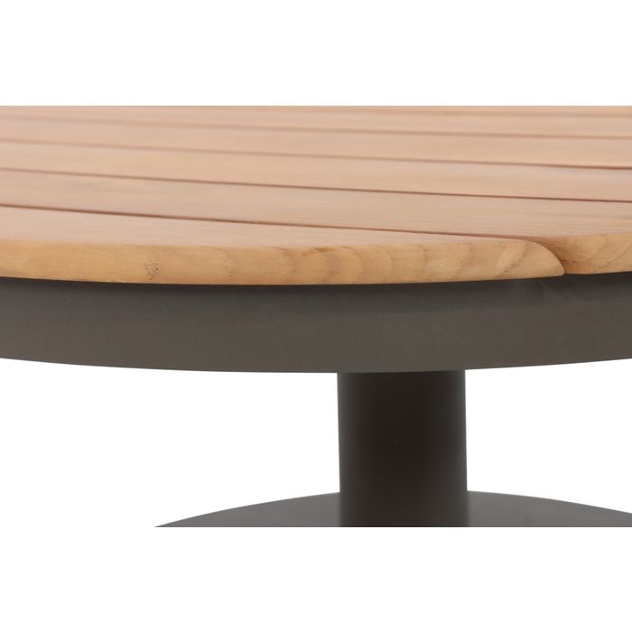 Detail van teakhouten tafelblad met terre aluminium frame