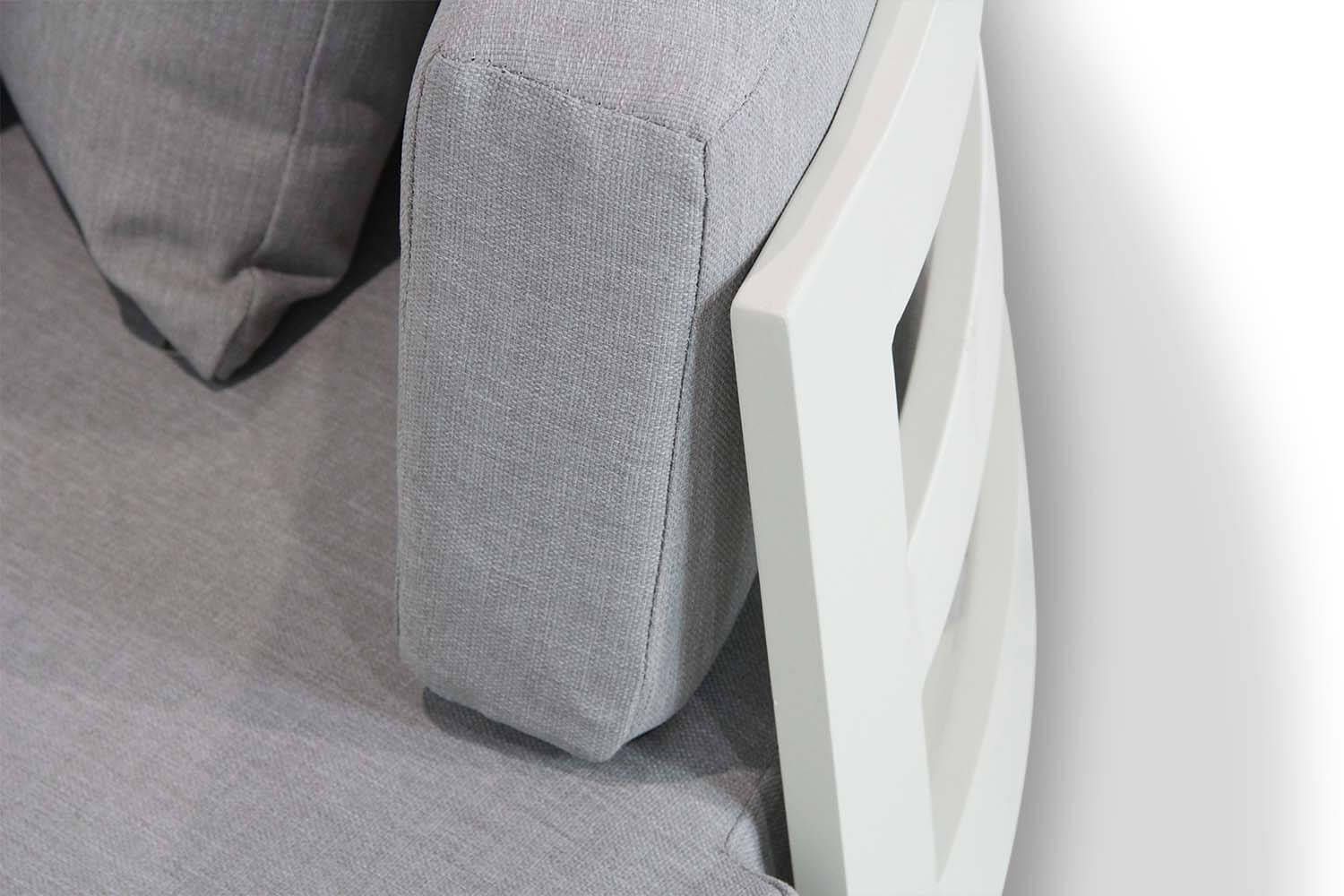 Santika Lakeview daybed wit