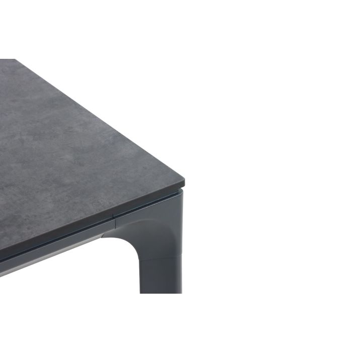 Detail van HPL tafelblad op antraciet aluminium frame Detail van HPL tafelblad op antraciet aluminium frame