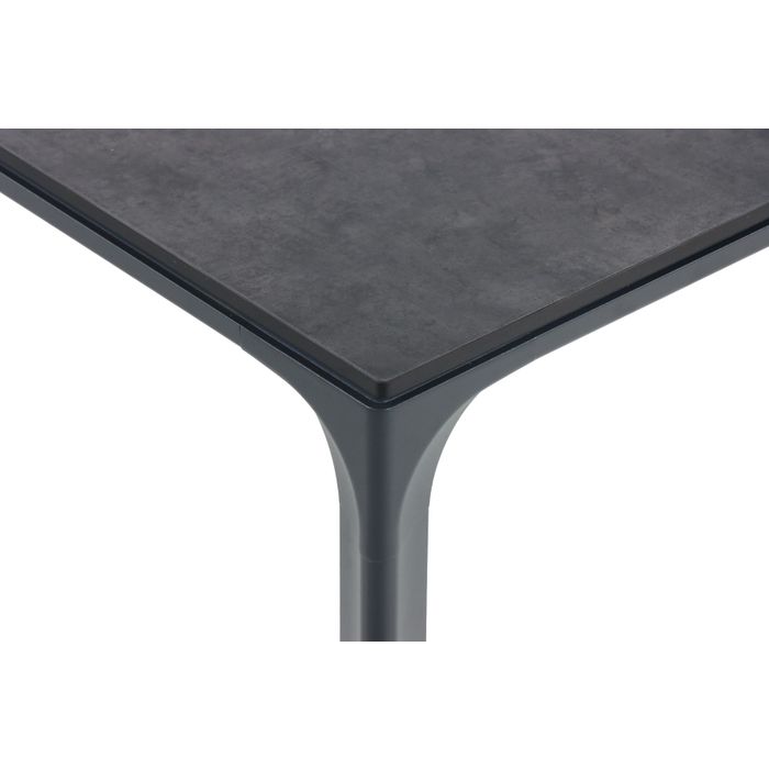 Detail van HPL tafelblad op antraciet aluminium frame Detail van HPL tafelblad op antraciet aluminium frame