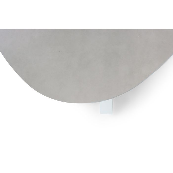 Detail van keramisch tafelbladovaal op wit aluminium frame