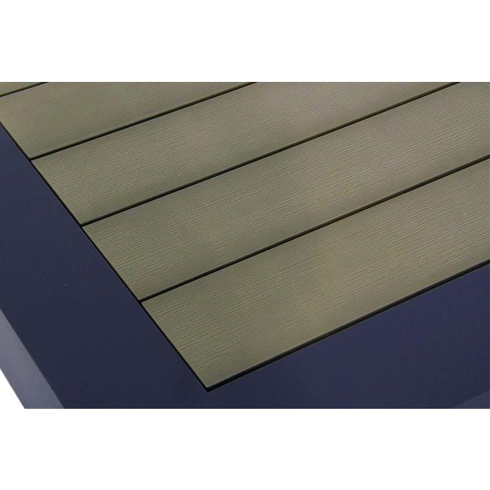 Detail van polywood tafelblad met antraciet aluminium frame Detail van polywood tafelblad met antraciet aluminium frame