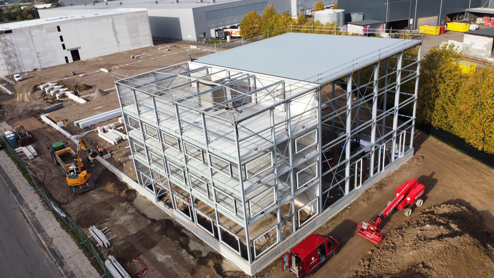 Constructie van het distributiecentrum in opbouw