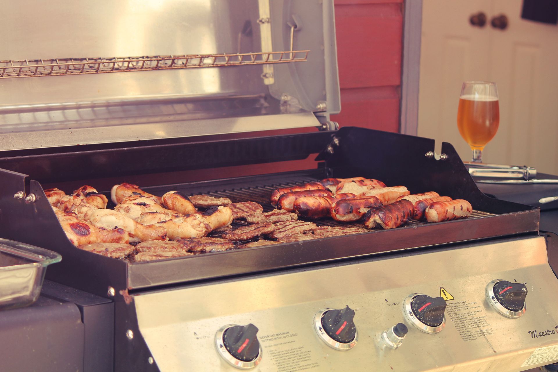 Barbecueën mateloos populair: zo vaak steken we ‘m ‘s zomers aan