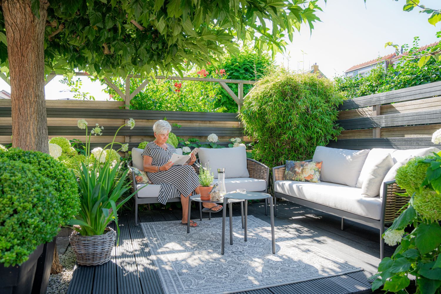 Wat is het verschil tussen wicker en rotan tuinmeubelen?