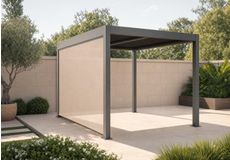 Witte staande parasol met aluminium frame op een zonnig terras in de tuin