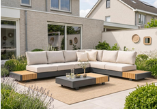Strakke aluminium loungeset met grijze kussens en lage loungetafel met houten details op een modern terras