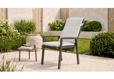 Set verstelbare standenstoelen met gekleurde kussens in groen, oranje, blauw en gestreept design voor in de tuin