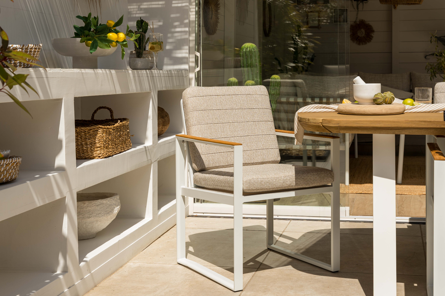 Diverse tuinstoelen in verschillende materialen