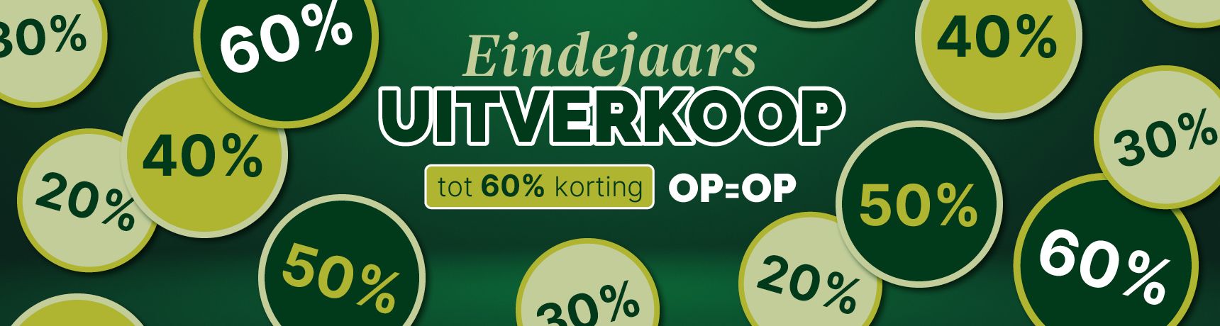 Vooraanzicht van een groep mensen op een loungeset onder een houten overkapping tijdens de Summer Sale met korting tot 50%