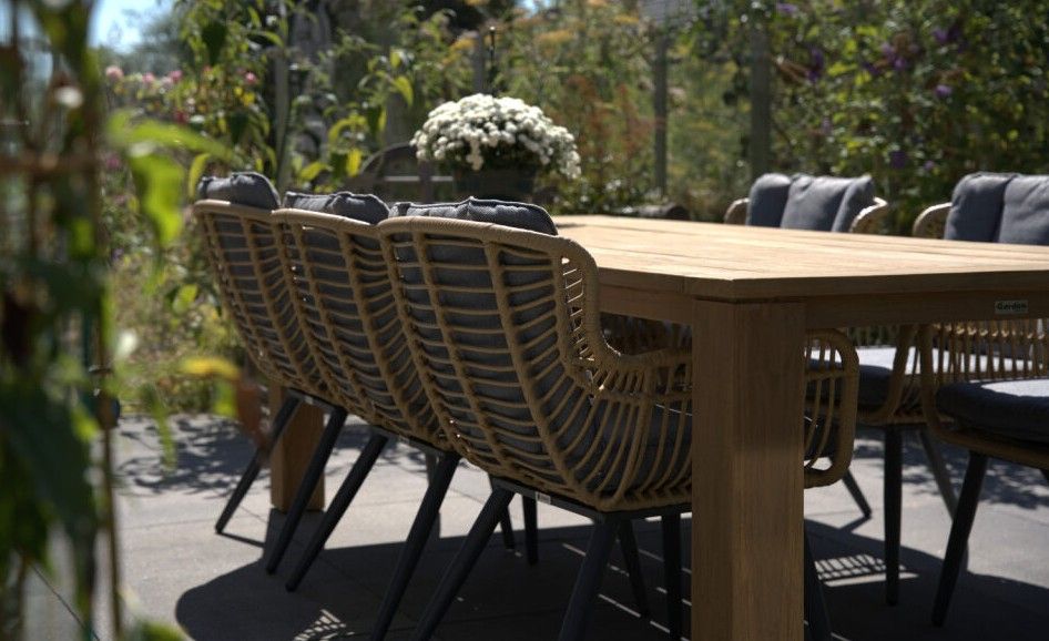 Houten tuintafel bij Tuinmeubelshop