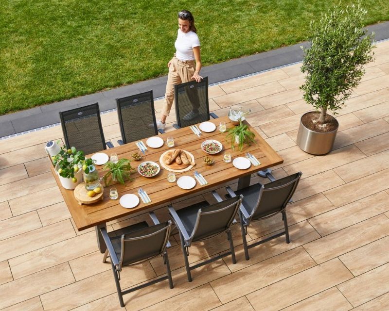 Teakhouten tuintafel bij Tuinmeubelshop Teakhouten tuintafel bij Tuinmeubelshop