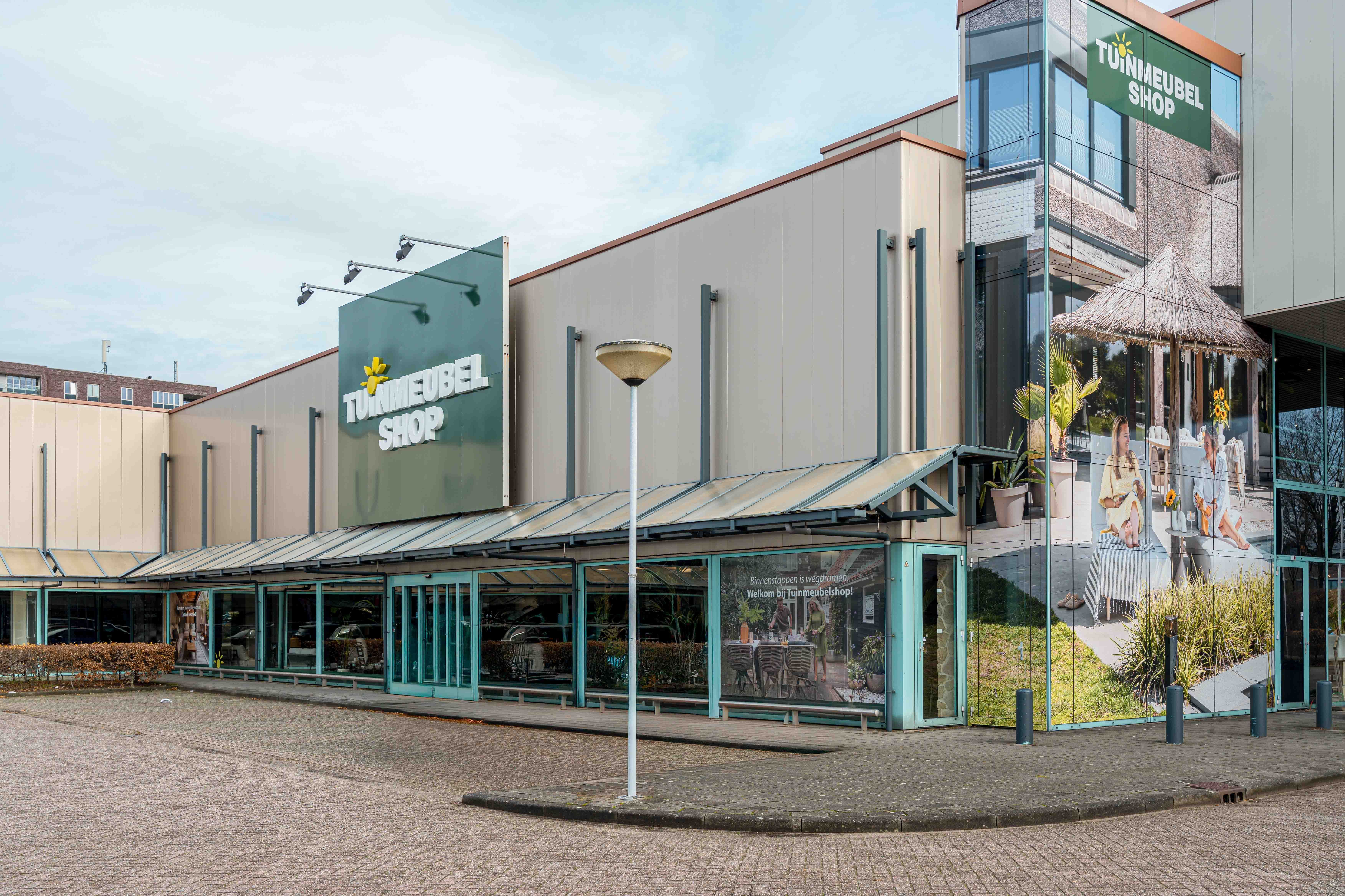 Tuinmeubelshop Experience Store XXL Oosterhout – voorzijde pand