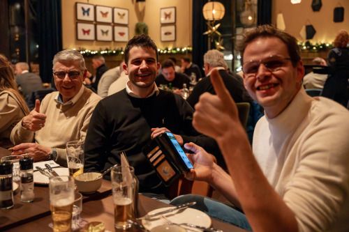 Collega’s tijdens een teamdiner