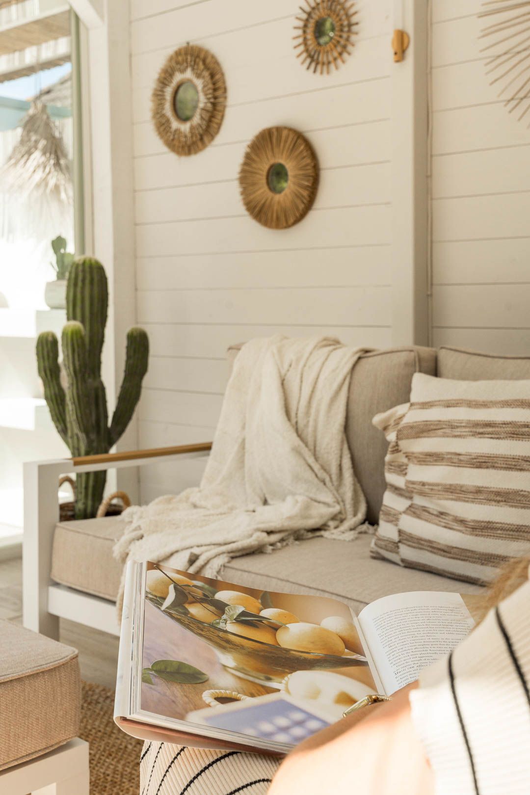 Ibiza sfeerbeeld met lichte materialen en ontspannen styling