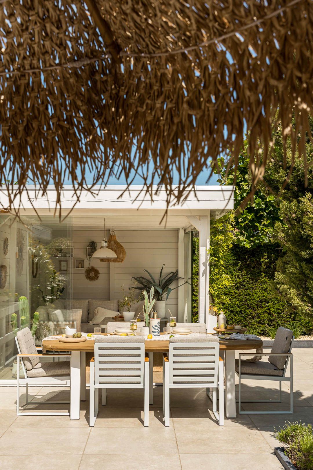 Ibiza dining sfeer met lichte materialen