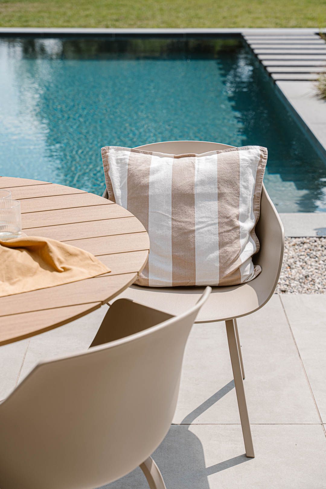 Smoothie in een moderne tuin